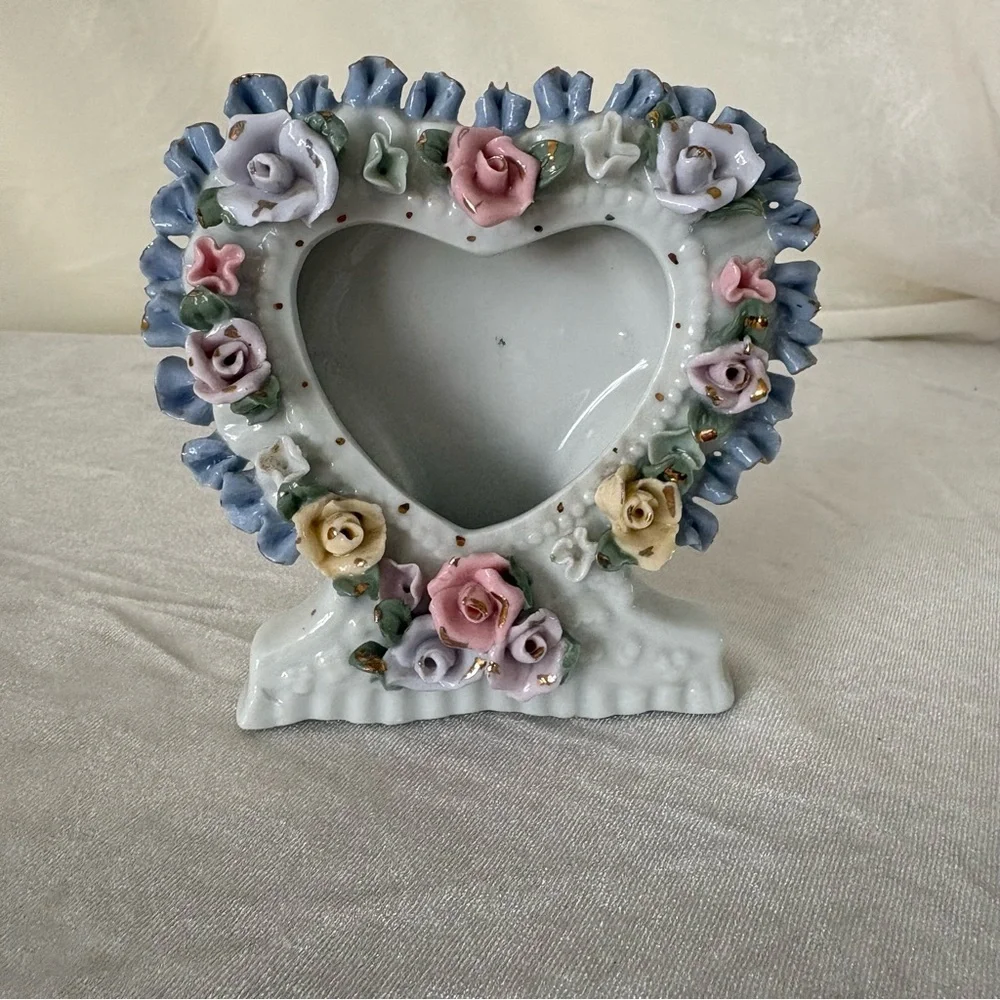 Vintage ceramic heart shaped picture frame pastel rosette Capodimonte home
